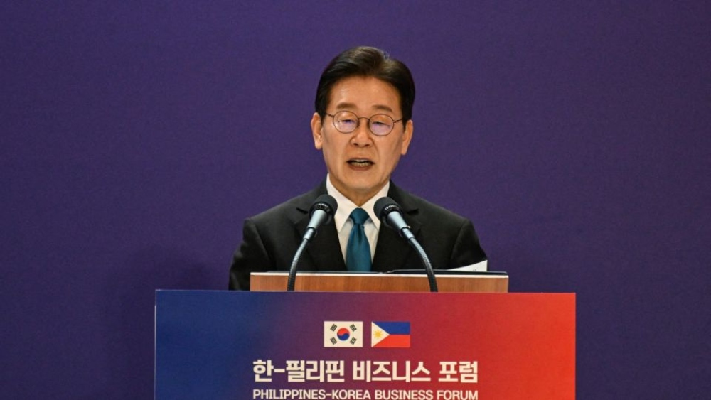 South Korea to seek peace despite North's revised constitution